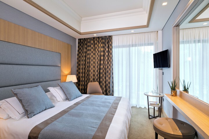 Room 25 of 195