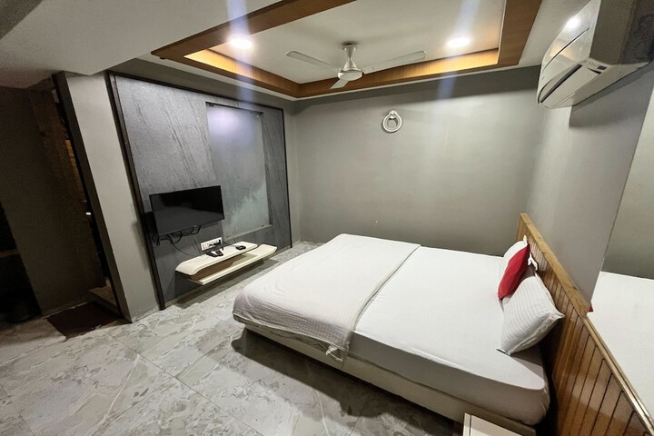 Room 8 of 31