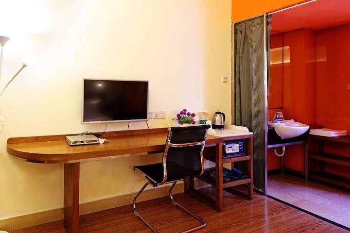 Room 7 of 27
