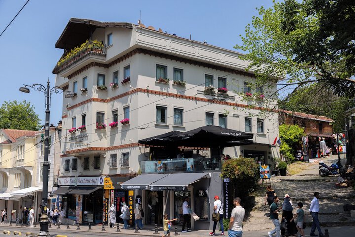 Hotel 76 of 81