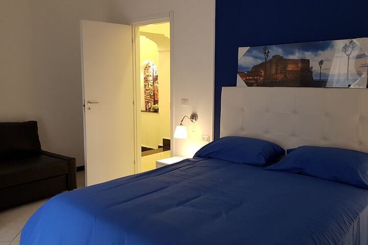 Room 6 of 8