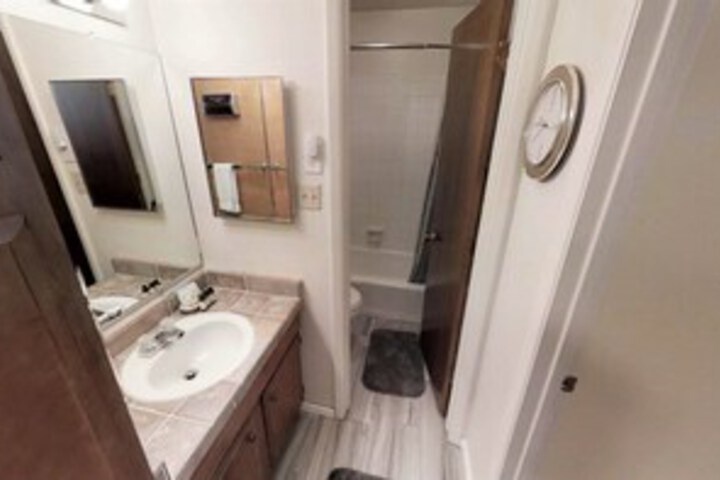 Room 4 of 15