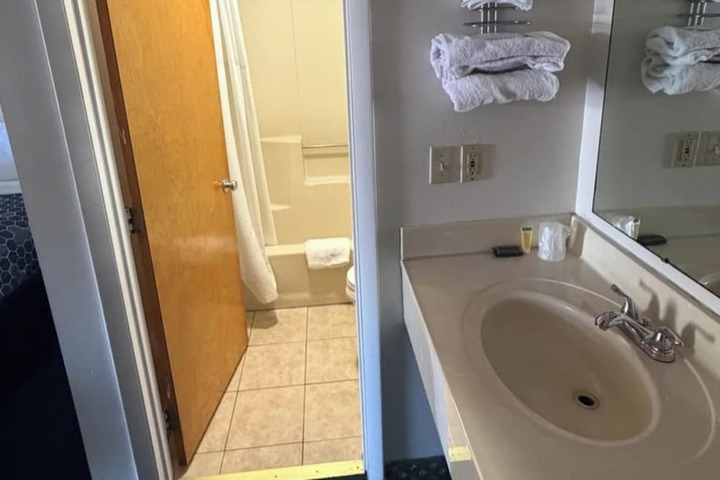 Room 15 of 18