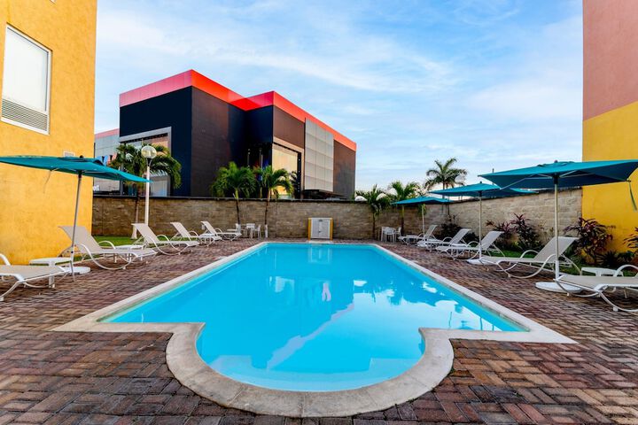 Hotel Pool