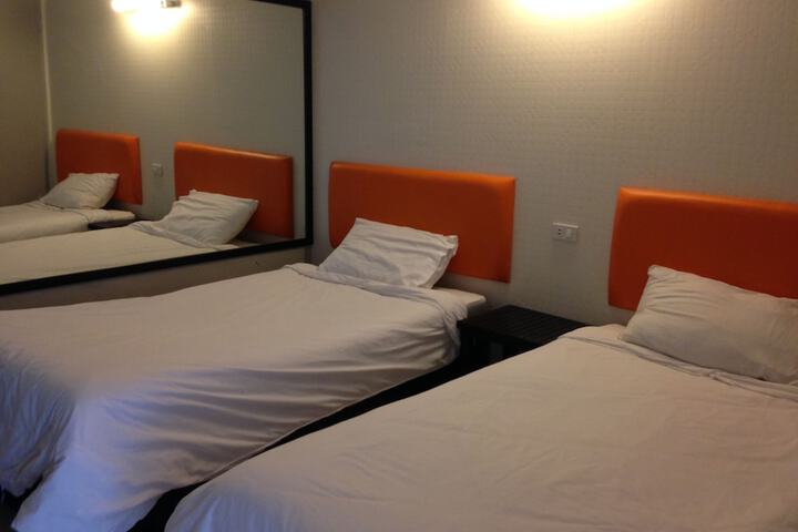 Room 3 of 11