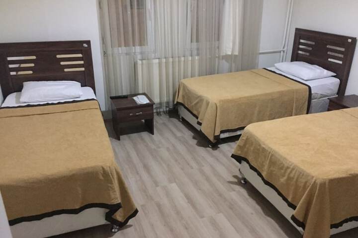 Room 6 of 10