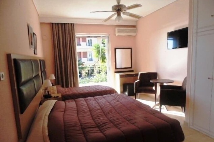 Room 6 of 49