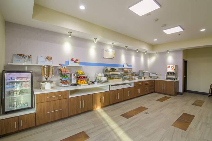 Breakfast/Coffee Service 23 of 26