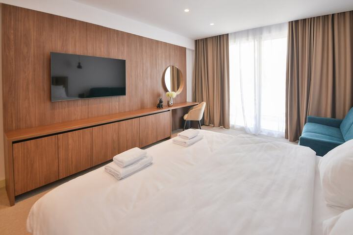 Room 10 of 35