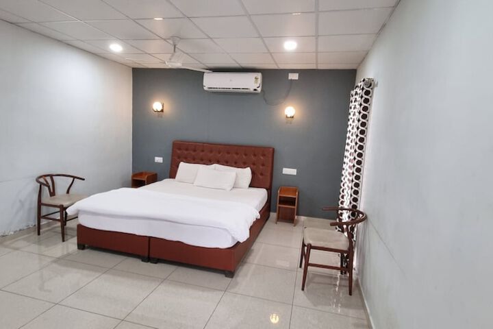 Room 4 of 70