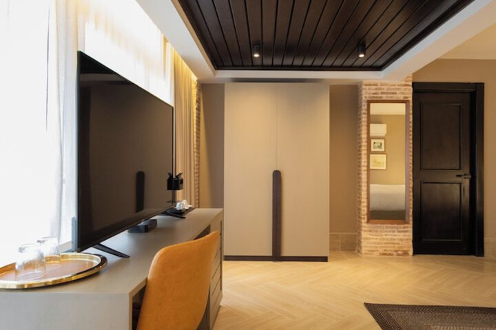 Room 35 of 71