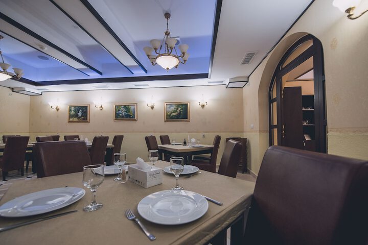 Dining 54 of 66