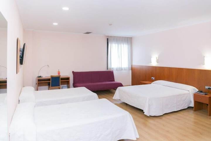 Room 9 of 38