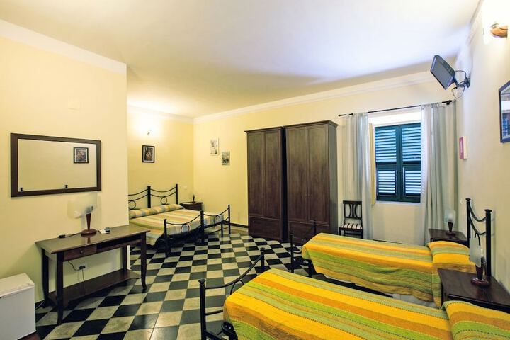 Room 7 of 51