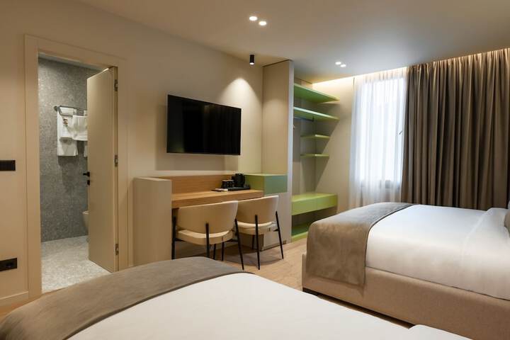 Room 34 of 73