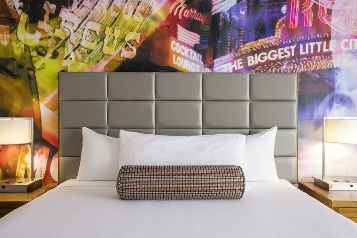Premium Deluxe King Bed (16 of 27)