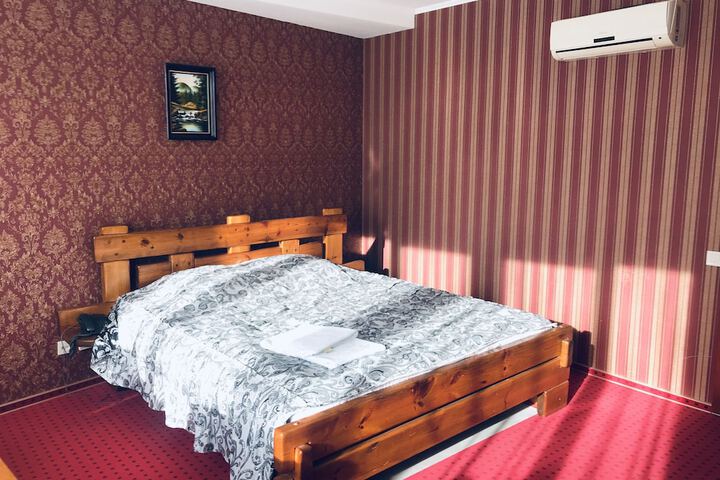 Room 1 of 7