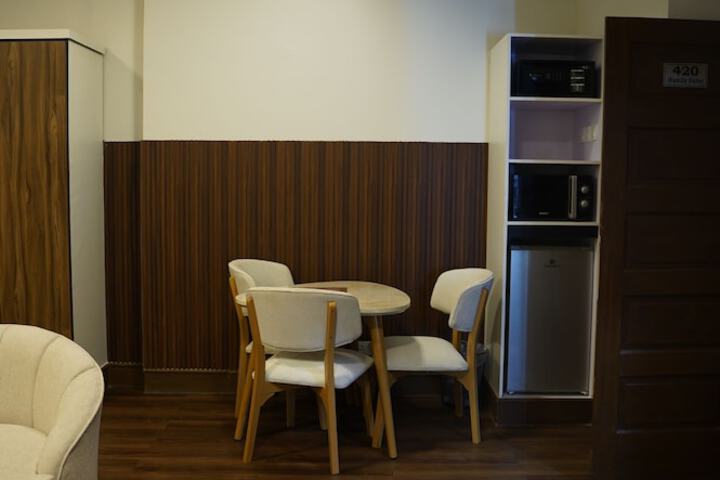 Room 32 of 84