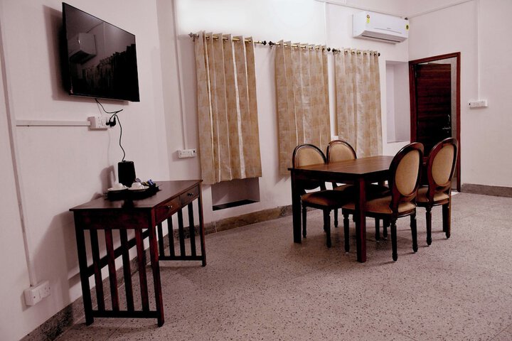 Room 2 of 17