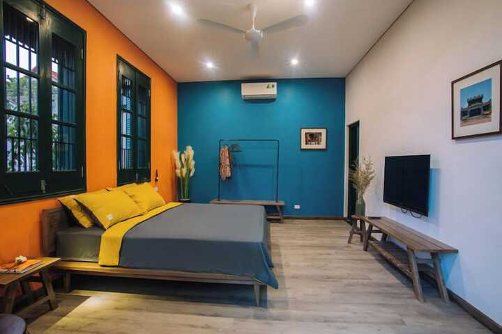 Room 2 of 16