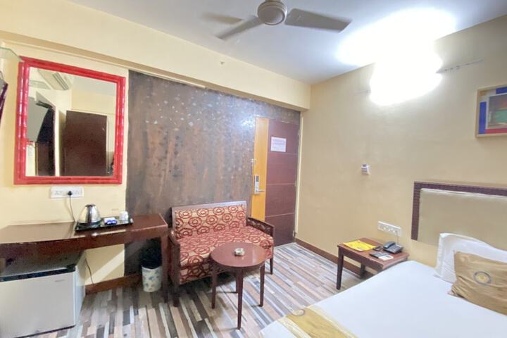 Room 8 of 13