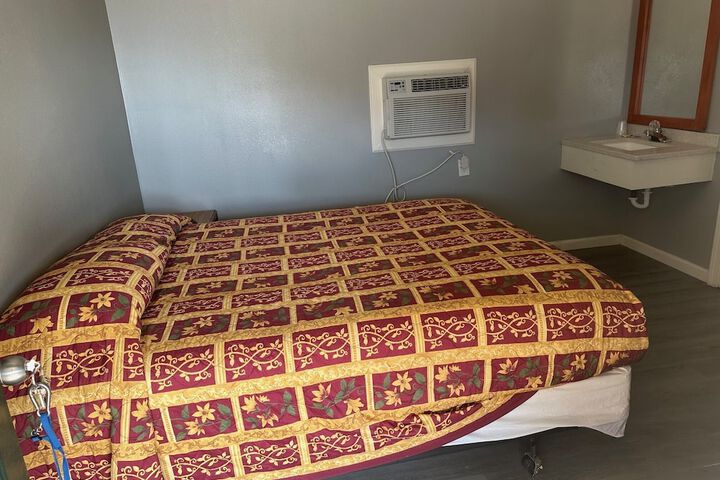 Room 4 of 7