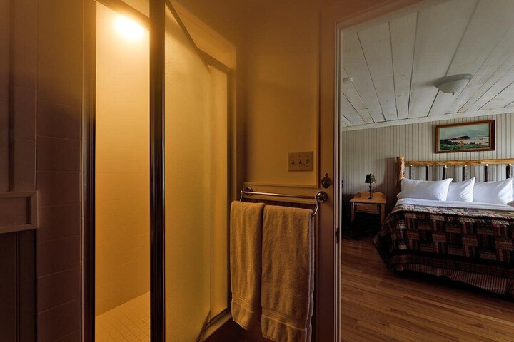 Room 46 of 76