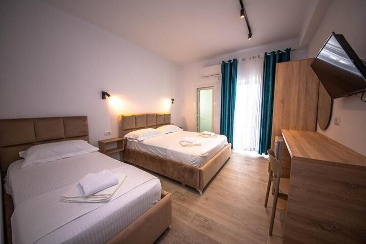 Room 17 of 163