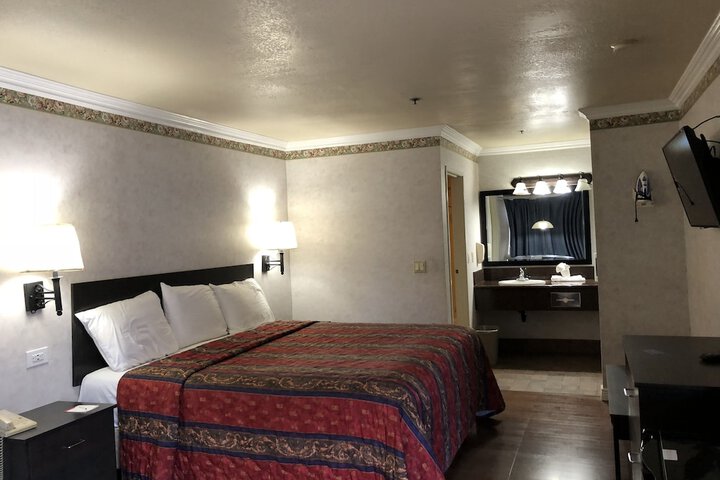 Room 5 of 16