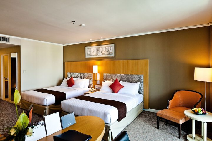 Room 15 of 100