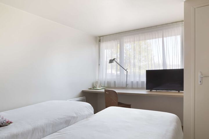 Room 13 of 30