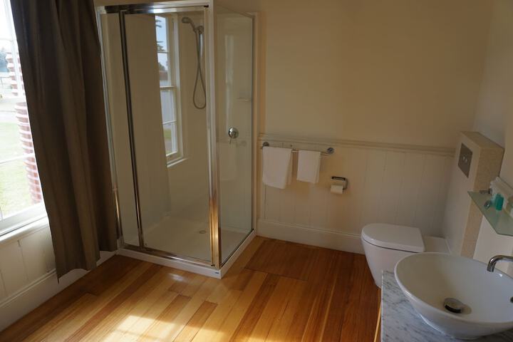 Room 128 of 179