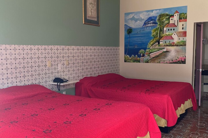 Room 4 of 25