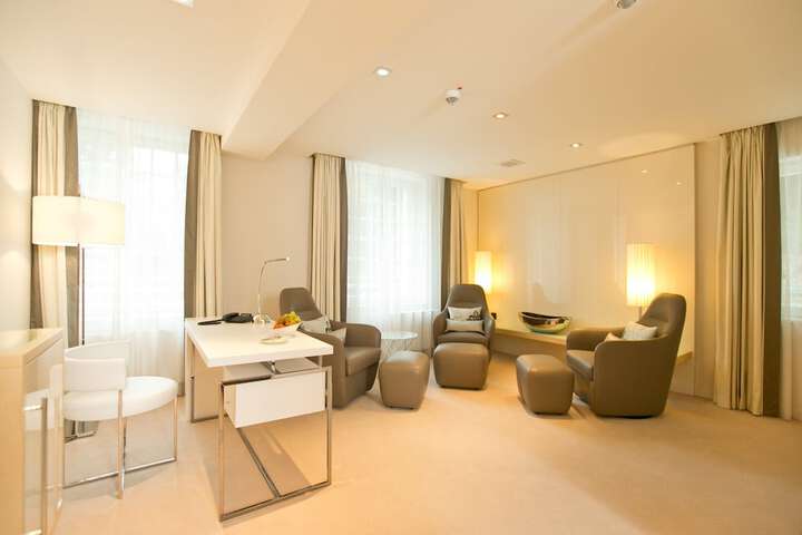 Room 12 of 33