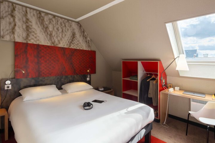 Room 44 of 97