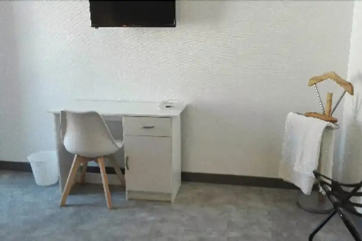 Room 3 of 9
