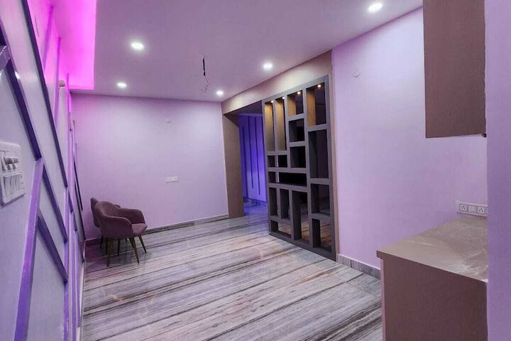 Room 9 of 12