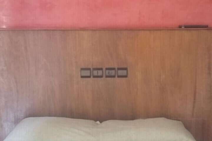 Room 12 of 32