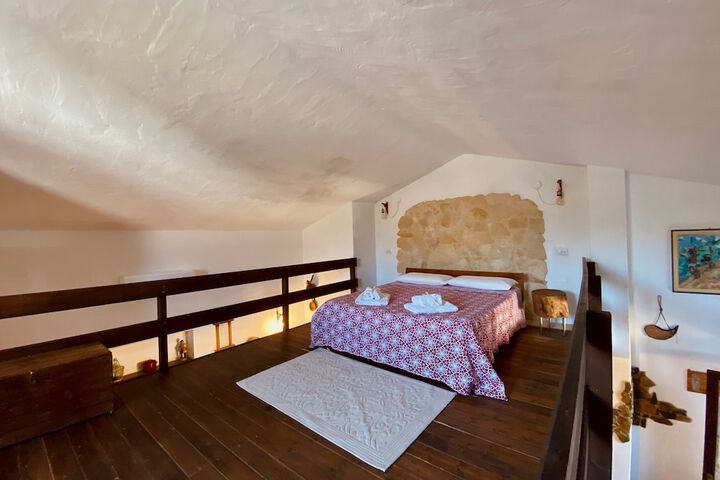 Room 2 of 28