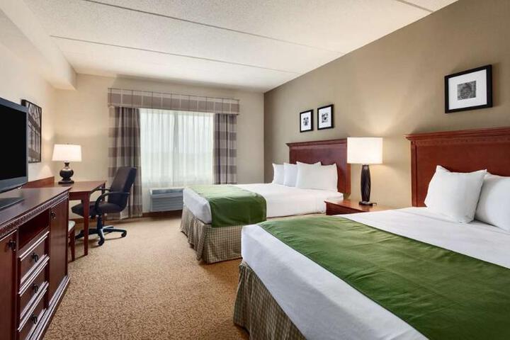 2 Queen Beds (3 of 13)
