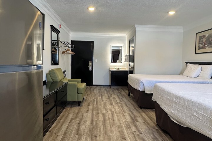 Room 27 of 43