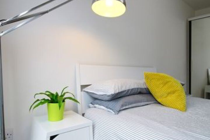 Room 6 of 14