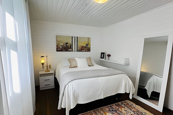 Room 3 of 8