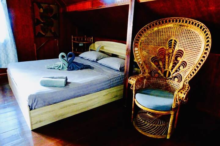 Room 8 of 296