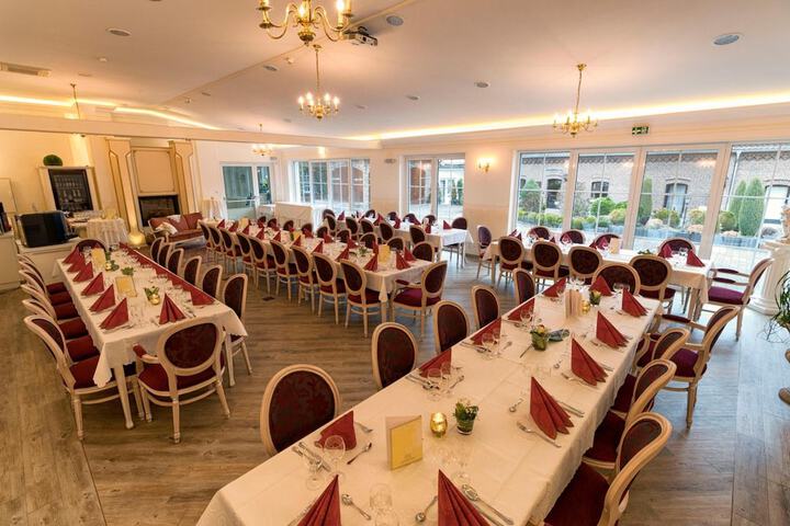 Ballroom/Hall 43 of 52