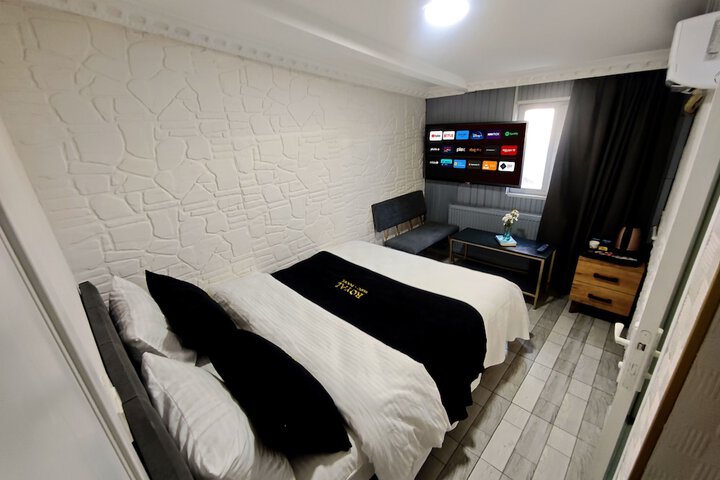 Room 13 of 71