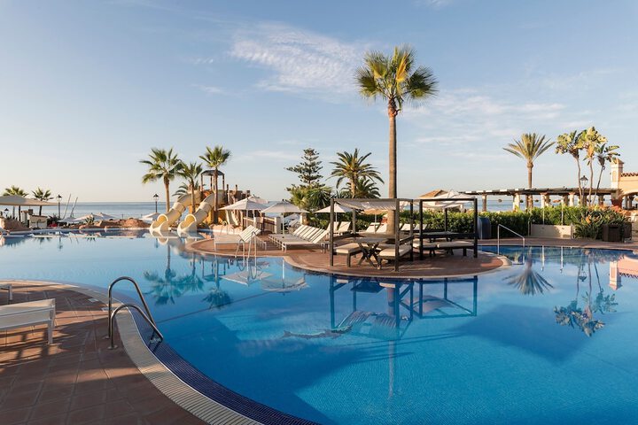 Hotel Pool