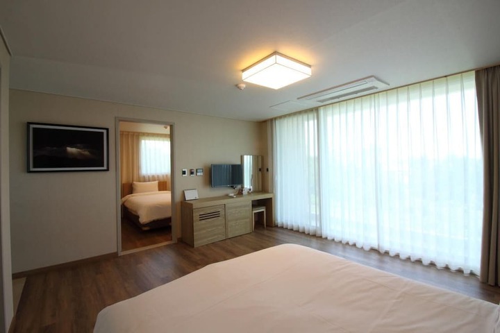 Room 27 of 46