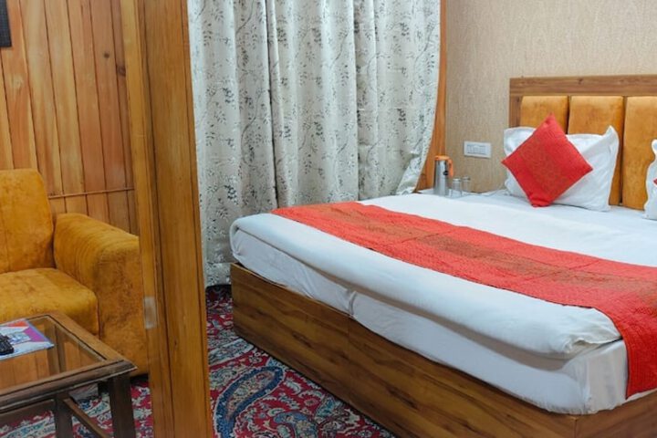 Room 2 of 8