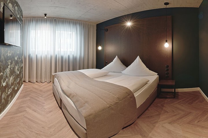 Room 27 of 134